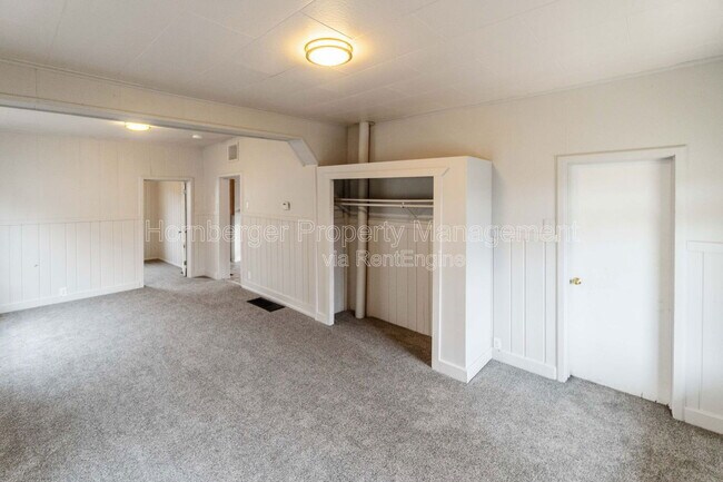 Foto del edificio - 1809 E 1st Ave