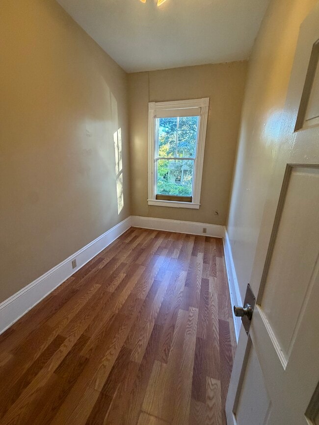 Building Photo - 518 E Waldburg St