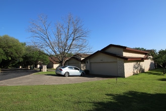 Building Photo - 3617 Doe Trl