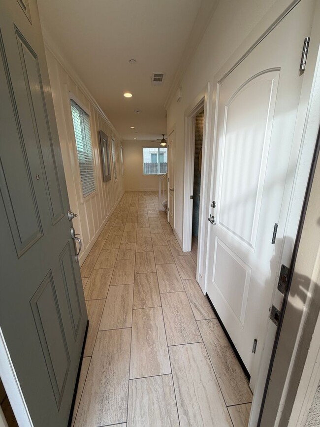 Building Photo - 3 bedroom | 2.5 bathroom | Single family h...