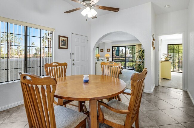 Foto del edificio - Stylish Palm Springs Condo with Private Po...
