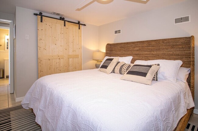 Foto del edificio - 2405 N Beach Rd