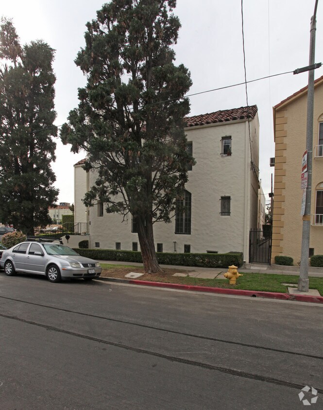 Foto del edificio - 1343 N Catalina St