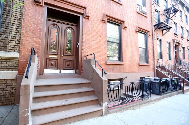 Building Photo - 335 Union St