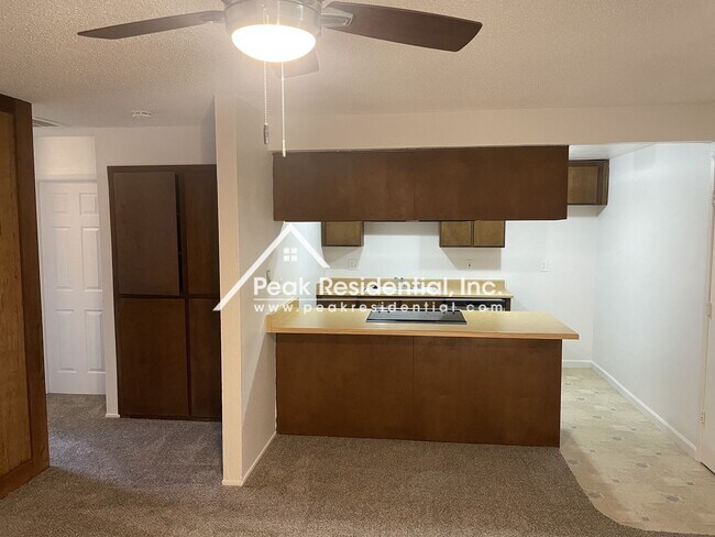 Building Photo - 5433 E Knoll Dr