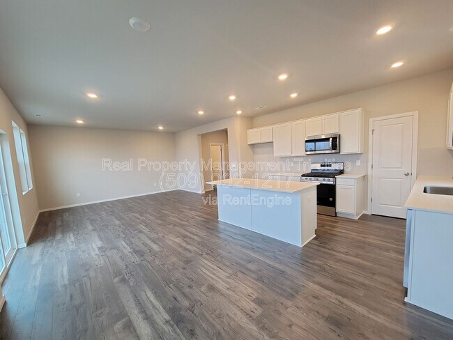 Building Photo - 7752 Ranchland Ln