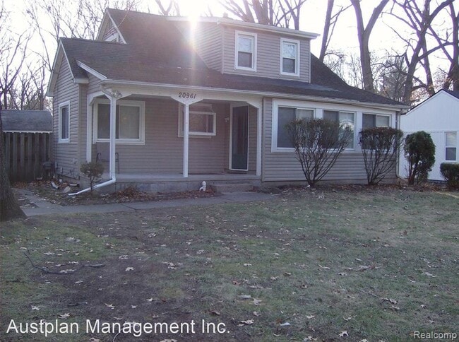 Building Photo - 4 br, 2 bath House - 20961 Mada Ave.