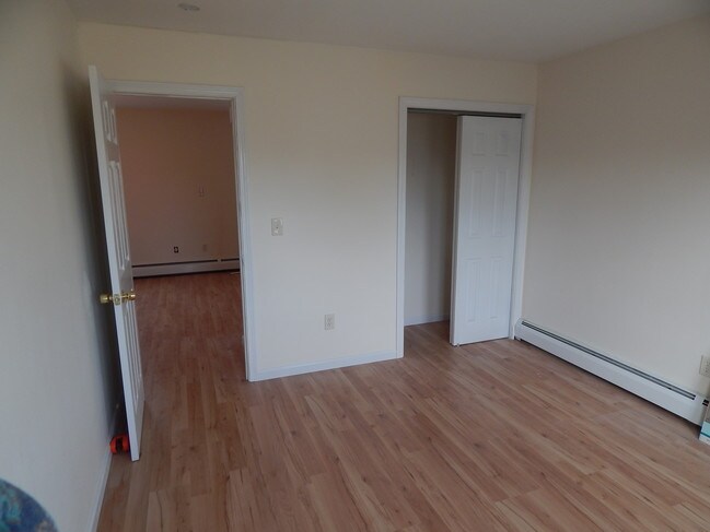 Building Photo - 36 Poquonock Ave