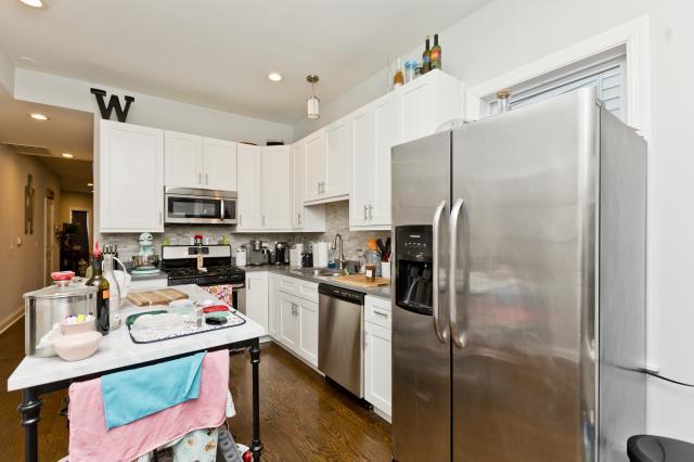 Foto principal - 3 bedroom in Chicago IL 60647