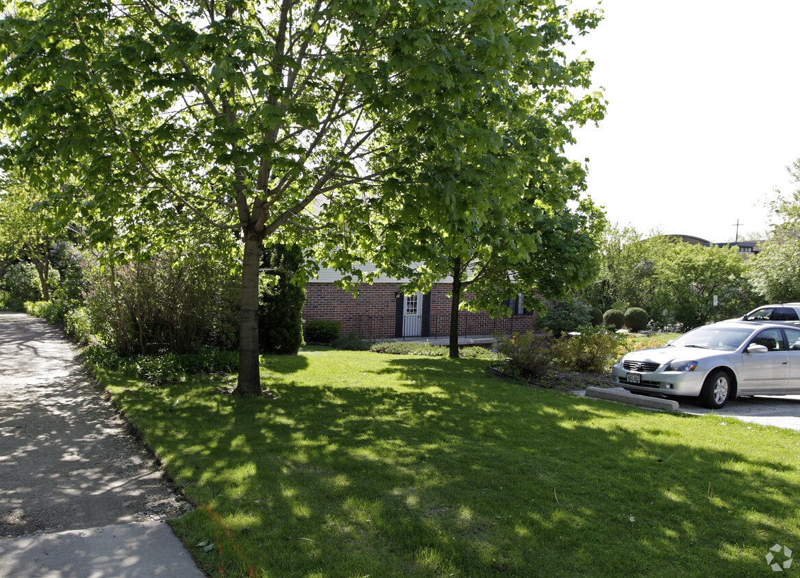 Building Photo - 868 N Glenview Ave