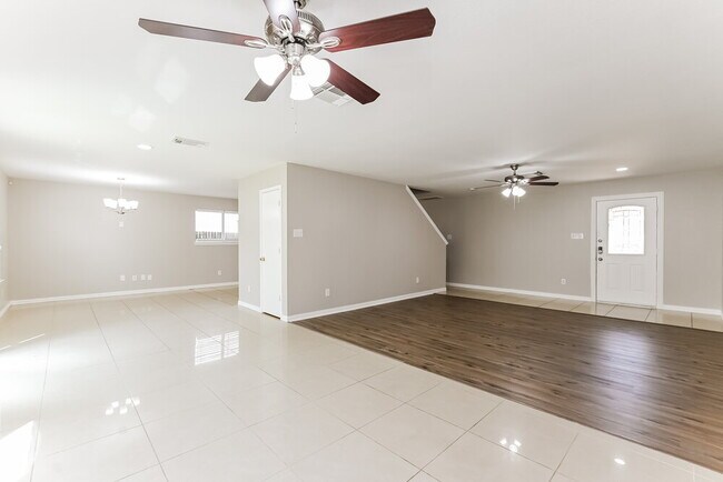 Building Photo - 12510 Aarons Way Dr