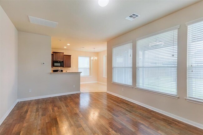 Building Photo - 133 Linden Ln