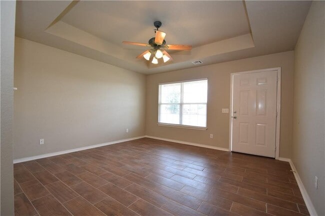 Building Photo - 815 Tunbridge Dr