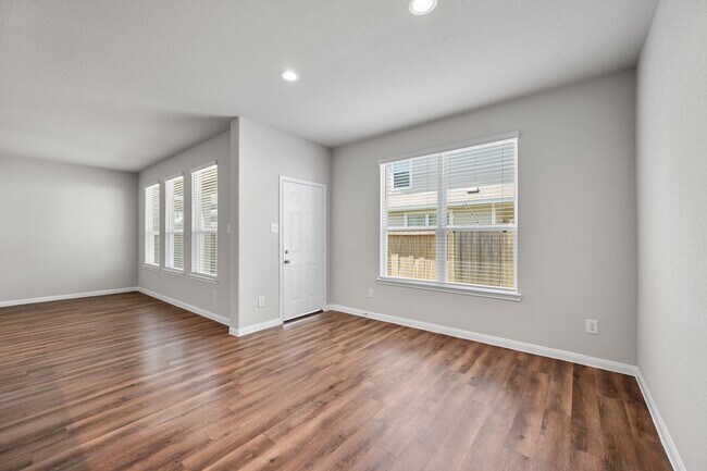 Foto del edificio - 22119 Sovereign Hts Ln.