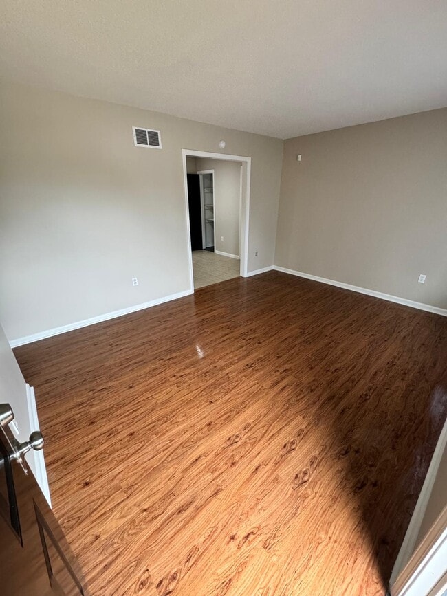 Photo - 5050 Long Branch Dr House