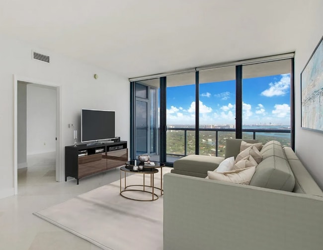 Building Photo - 601 NE 36th St