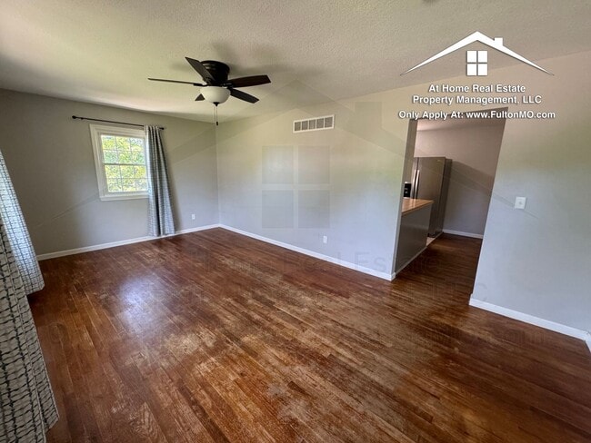 Building Photo - 1304 Bradley Ln