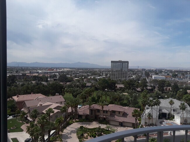 Foto del edificio - MODERN HIGH-RISE CONDO/11TH FLOOR OF LVCC ...