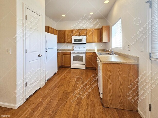 Building Photo - 2 br, 1.5 bath Townhome - 2709 Tumblewood Grv