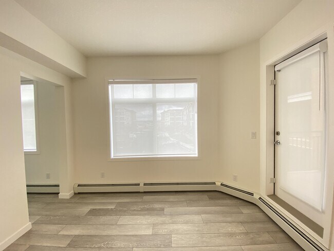 Photo du bâtiment - 3727-3727 Sage Hill Dr NW