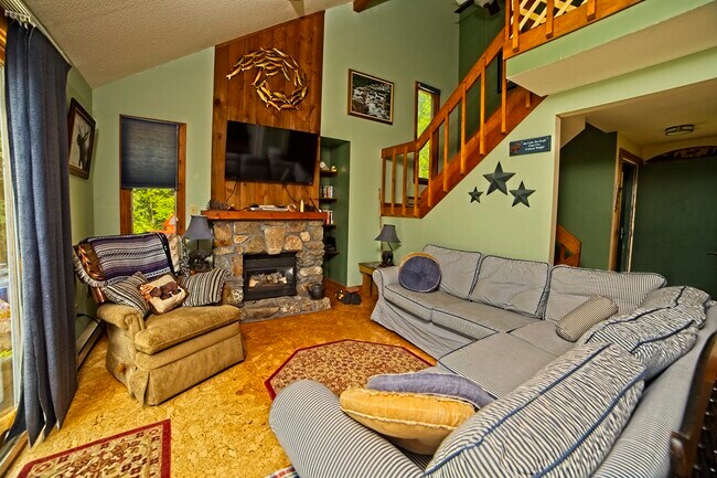 Building Photo - 155 Snowood Dr