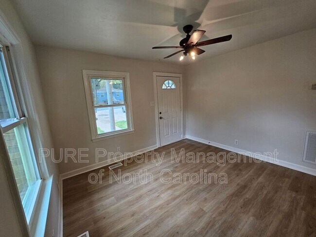 Building Photo - 1724 Newland Rd
