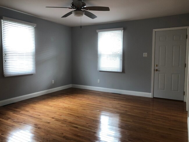 Sala de estar - 83 E 8th St