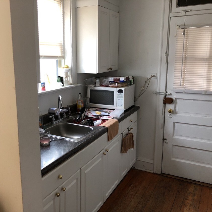 Foto principal - 3748 W Irving Park Rd