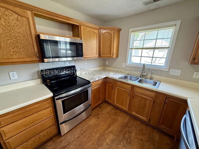 Foto del edificio - 703 Swan Hill Ct