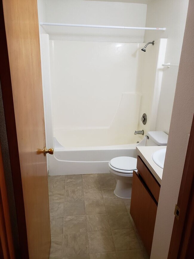 Building Photo - One Bedroom Apt Home - Central Forth Plain...