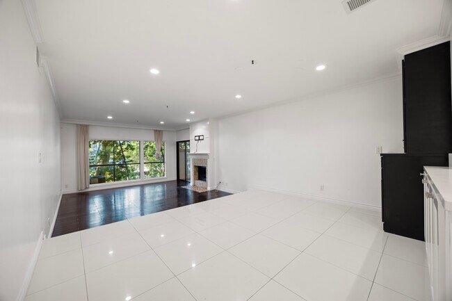 Building Photo - 20 Sea Island Dr