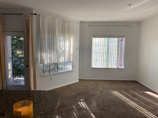Foto del edificio - 4200 E Commerce Way