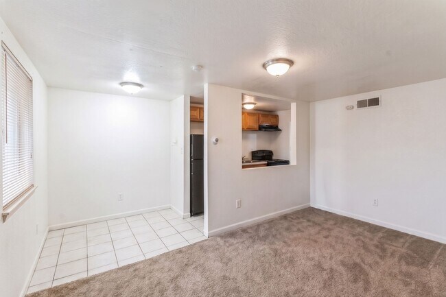 Foto del edificio - 2667 W Evans Ave