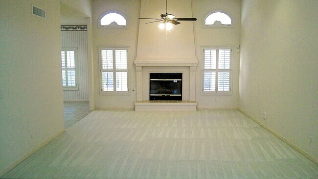 Foto del edificio - Exquisite Single Level Westside Home With ...