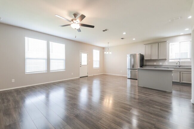 Building Photo - 1724 Gayla Creek Dr