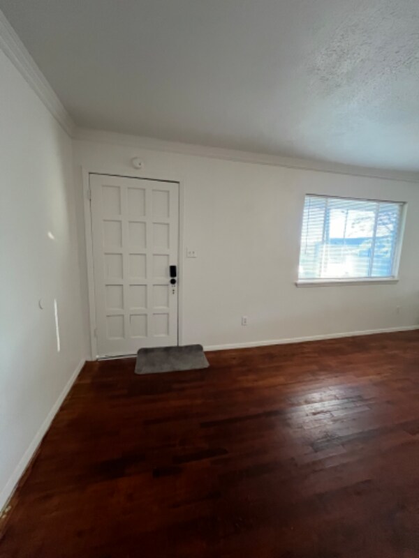 Foto del edificio - 102 E Pecan St