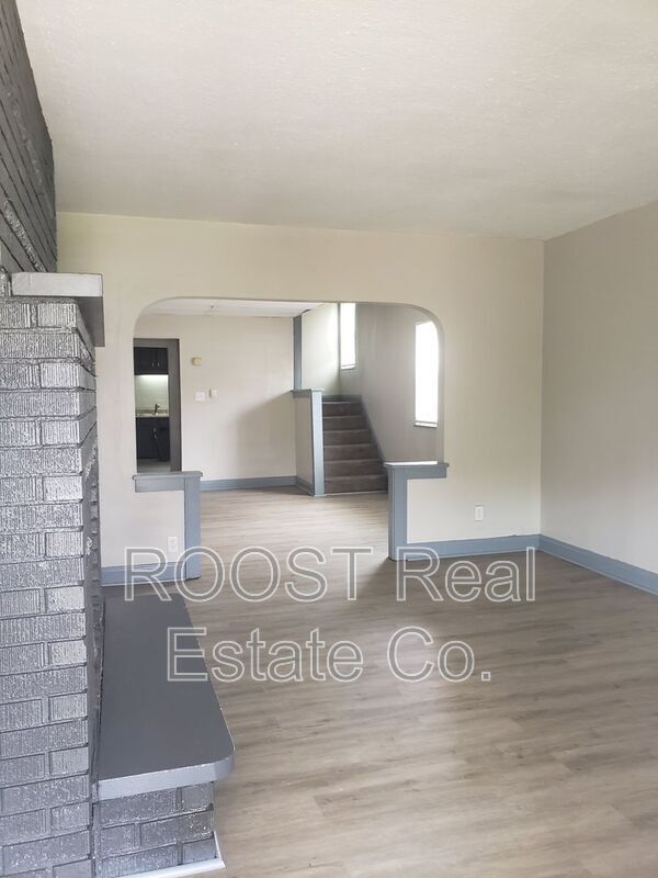 Foto del edificio - 209-211 N. Hague Avenue