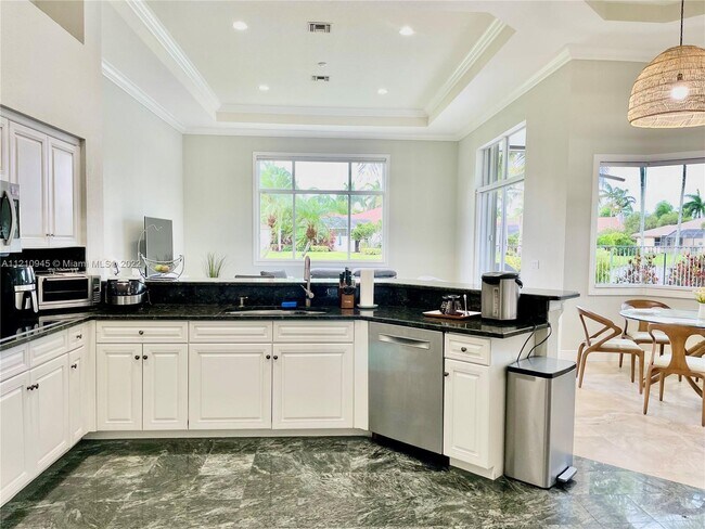 Building Photo - 2538 Montclaire Ct