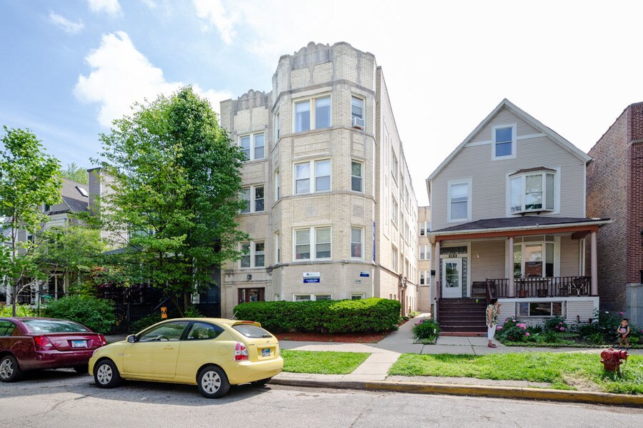 Foto principal - 4833 N Hoyne Ave