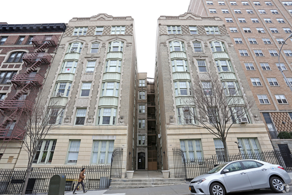 Building Photo - 528 Riverside Dr