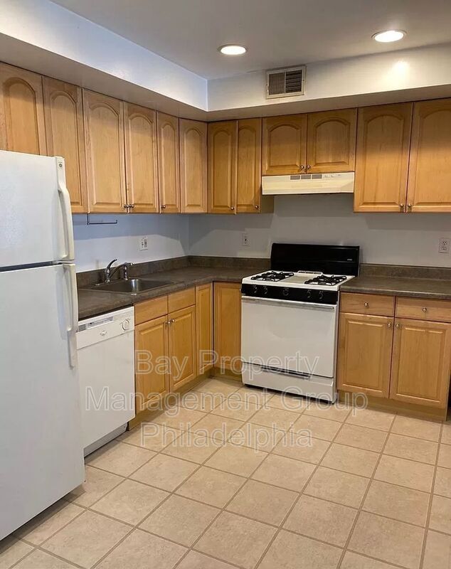 Building Photo - 456 Delmar St