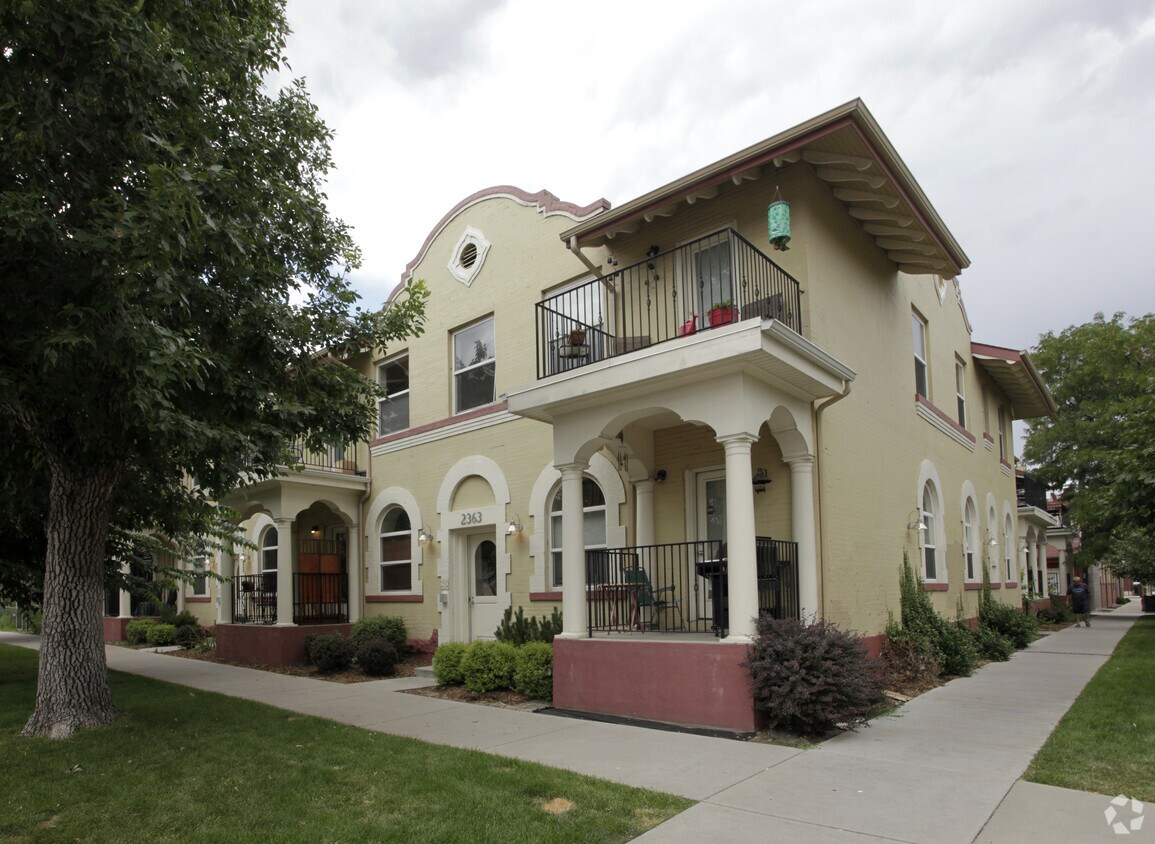 Primary Photo - Peerless Apartments