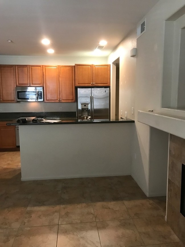 Foto del edificio - Canyon Hills Condo