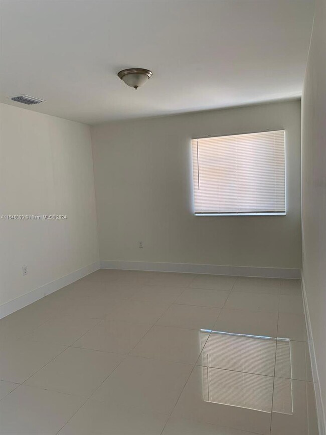 Foto del edificio - 4491 NW 23rd Ave