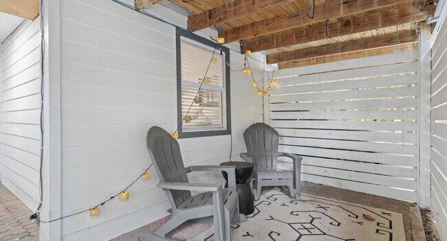 Building Photo - 33 Santana Dr