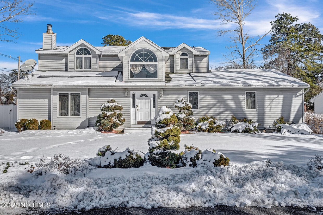 Building Photo - 1112 Larchmont St