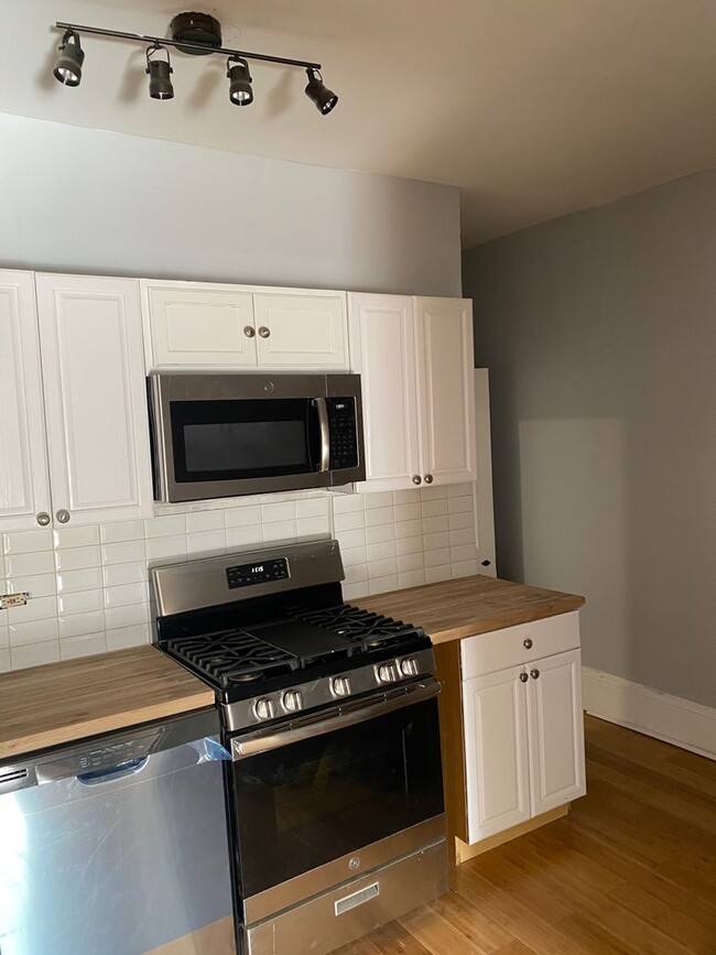 Building Photo - 5151 Brown St