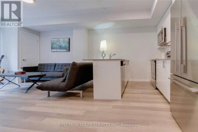 Photo du bâtiment - 1200 Main St E