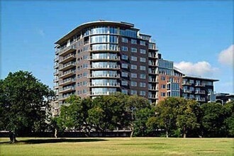 Building Photo - 901 W 9th St