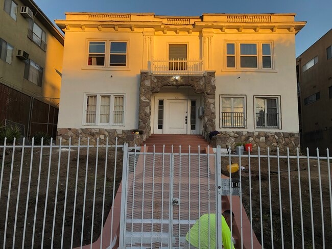 Building Photo - 420 S Berendo St